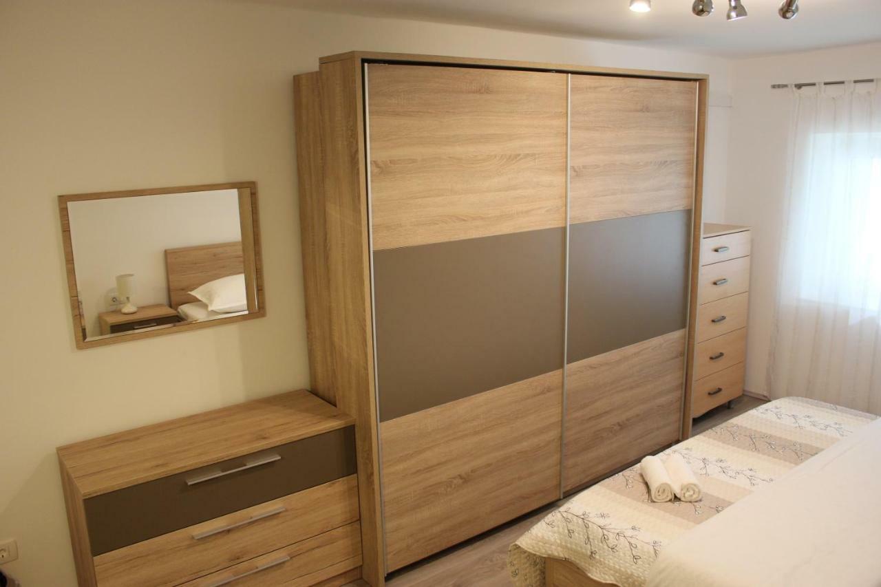 Apartman Tafra Omiš Esterno foto