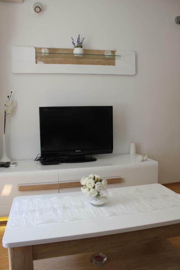 Apartman Tafra Omiš Esterno foto
